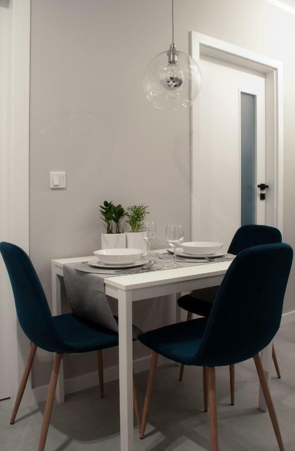 Navyblue Apartment Cracow Free Parking Tv 크라쿠프 외부 사진